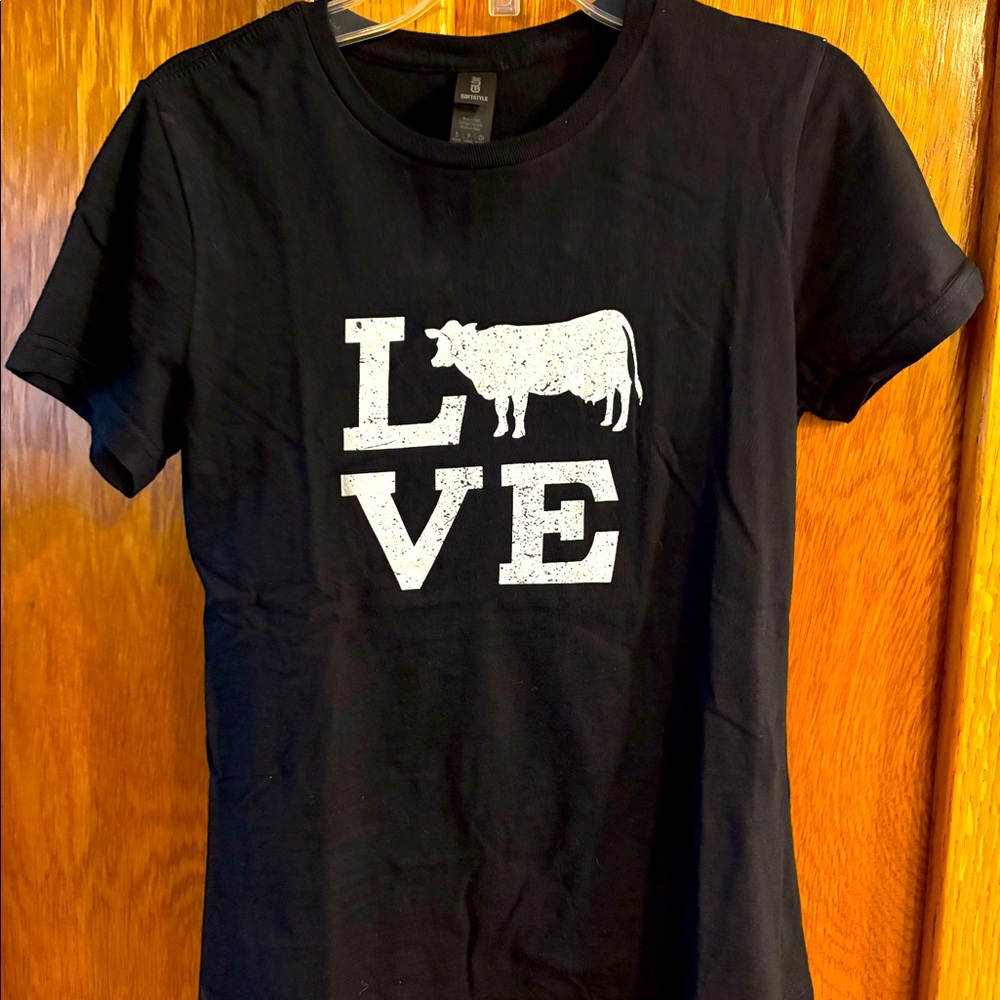 Black tshirt with cow, new without tags, Gildan women’s sz small